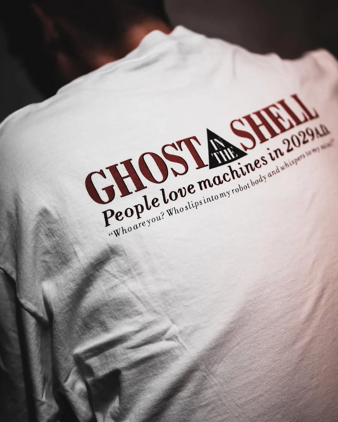 SAINT Mxxxxxx x GHOST IN THE SHELL ' GITS ' SS TEE/WHT Classic Big IP Ghost in the Shell co-branded Suzi Charge/Suzi Character TEE Off-white S-XL Cylindrical side seamless fabric 220g high gram weight OE yarn ⚠️Note: It is almost meaningless if it is not a cylindrical fabric Customized joint main mark/joint wash mark/little angel anti-counterfeiting label Original factory level printing factory Top purchasing agent level